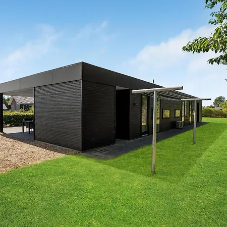 Gorgeous Home In Hemmet With Sauna *
