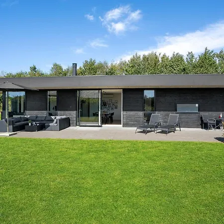 Gorgeous Home In Hemmet With Sauna *